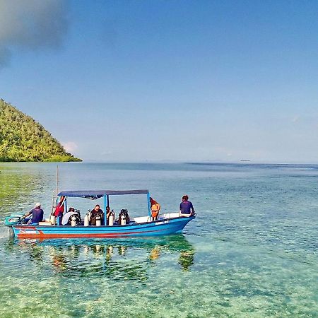 Raja Ampat Dive Lodge Pulau Mansuar Екстериор снимка