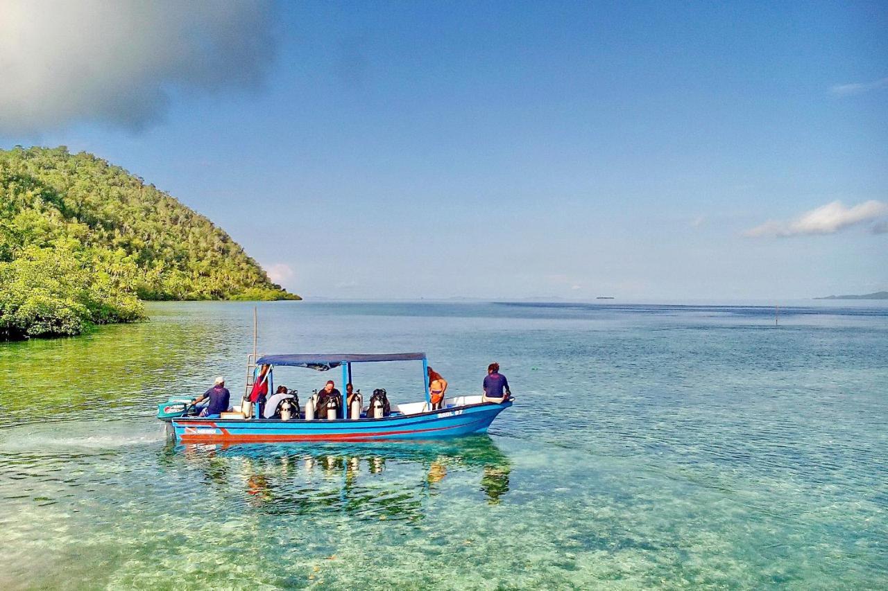 Raja Ampat Dive Lodge Pulau Mansuar Екстериор снимка